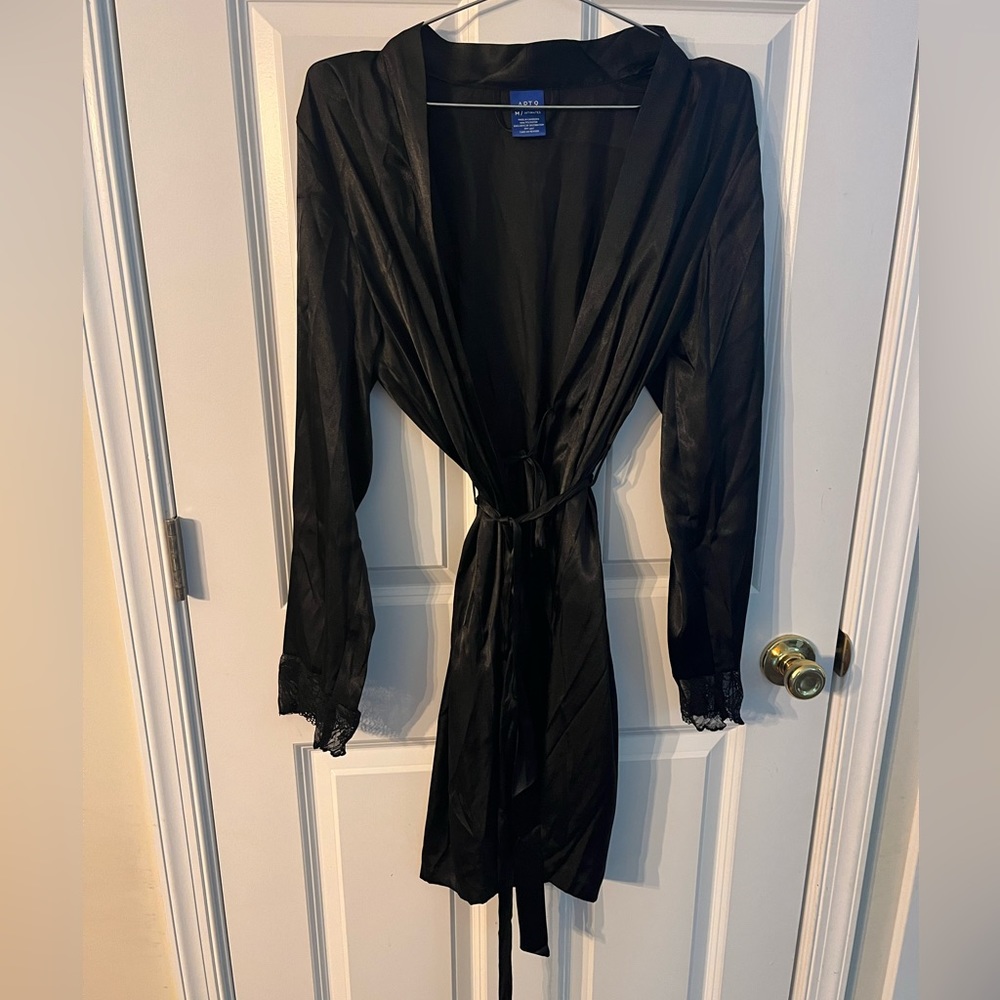 Apt. 9 Silk robe